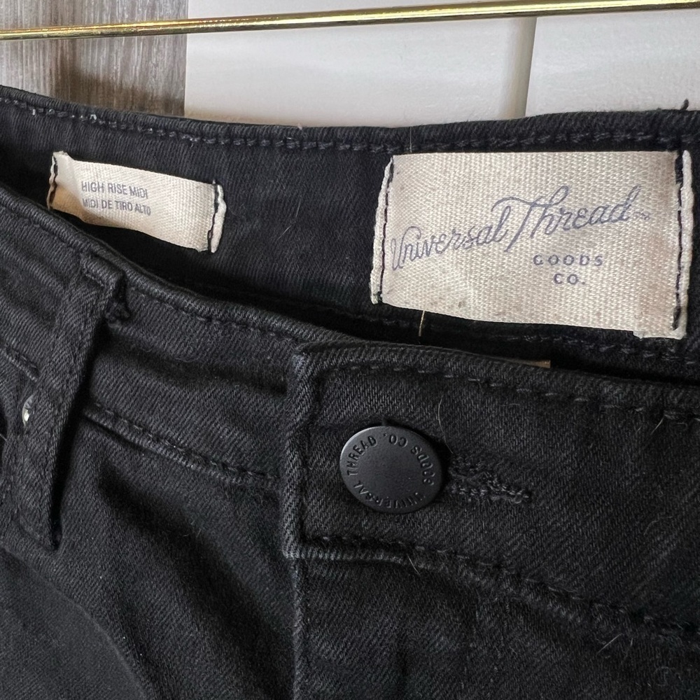 B5.13. Universal Thread High Rise Midi black shorts Sz 6/28R - Picture 2 of 4